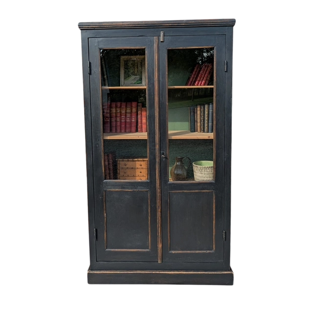 bibliothèque en bois entièrement restaurée