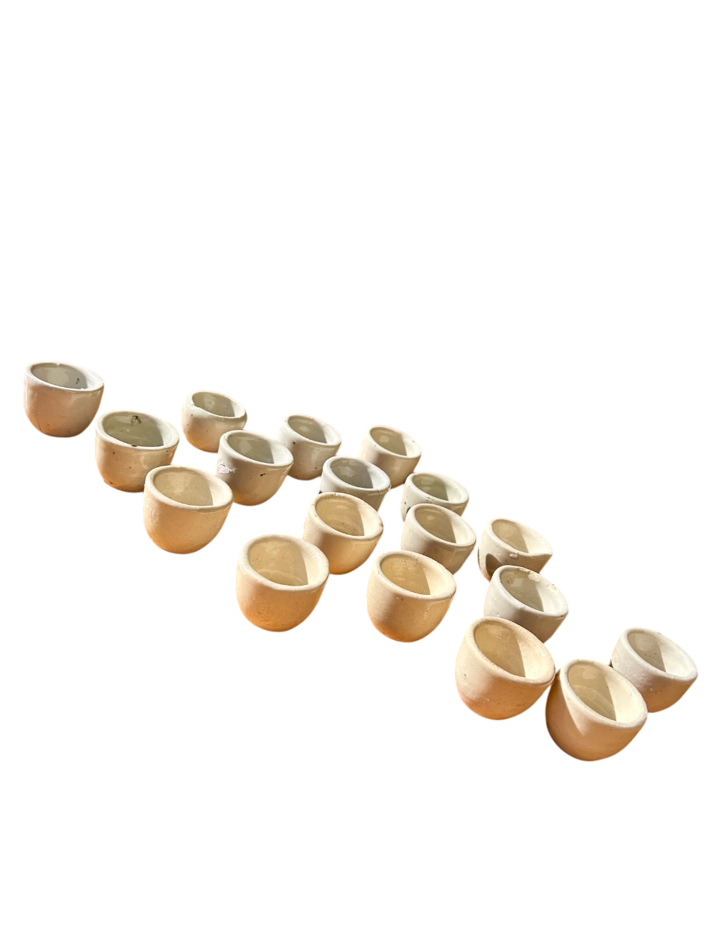 Lot de petits ramequins en céramique blanche bougeoirs