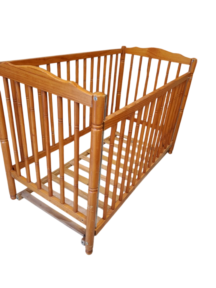 Lit bébé en bois