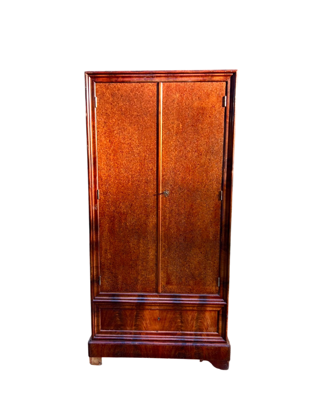 Armoire en bois ancien