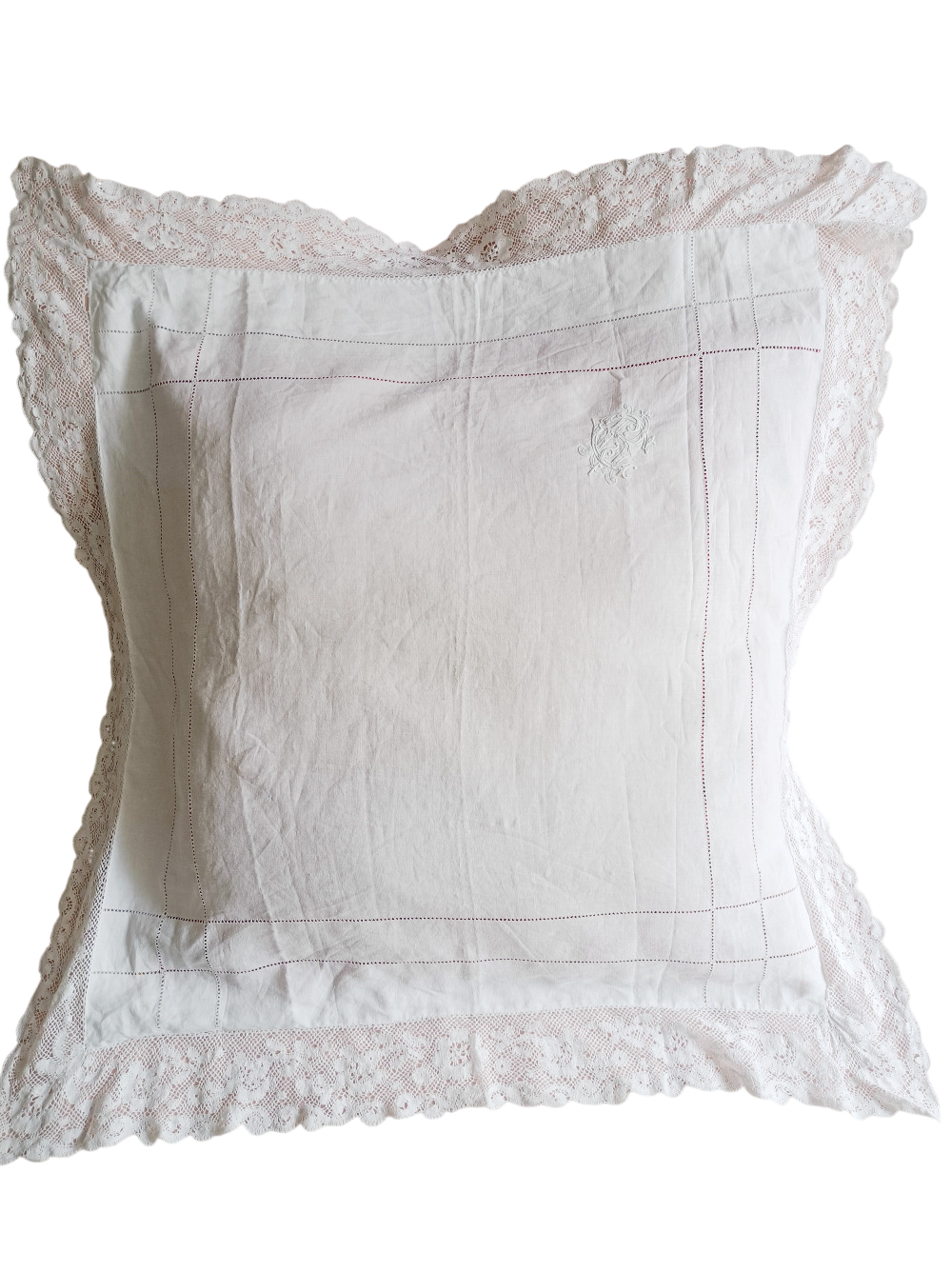 Taie d'oreiller brodée et monogrammée avec dentelle