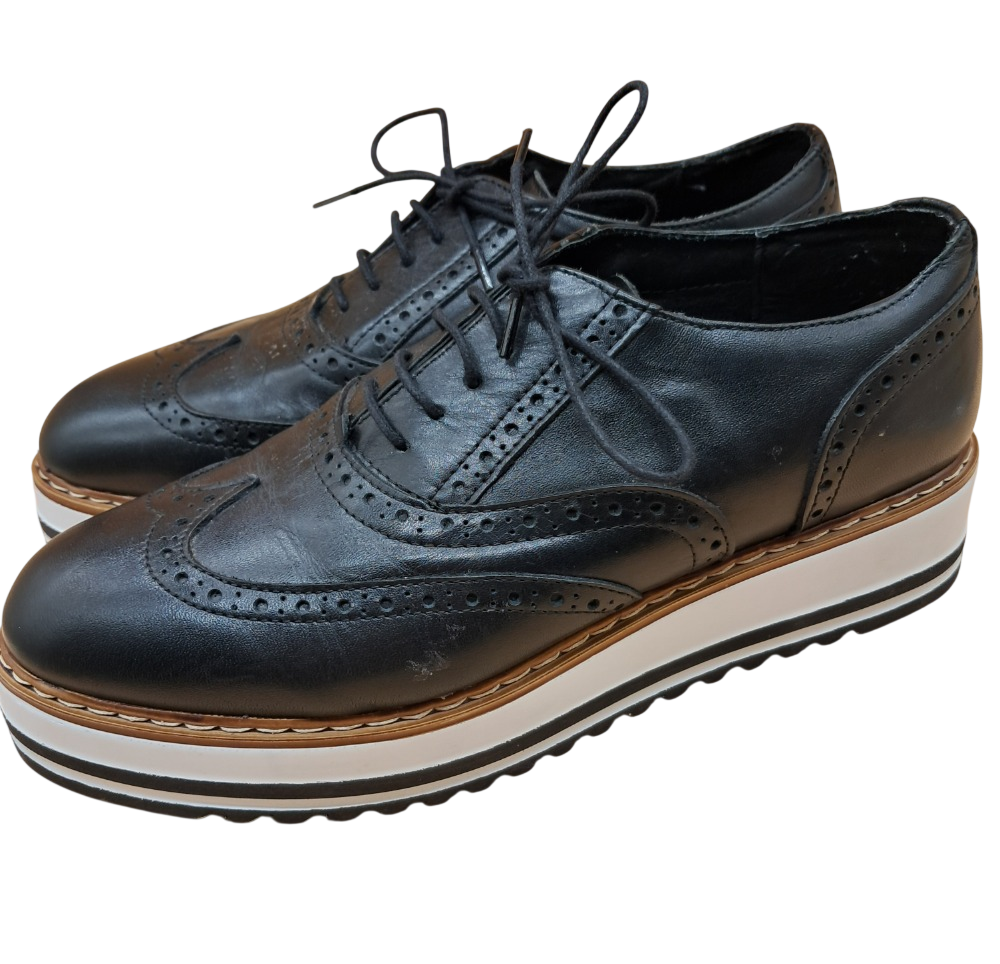 Chaussures en cuir noir Bata, taille 40