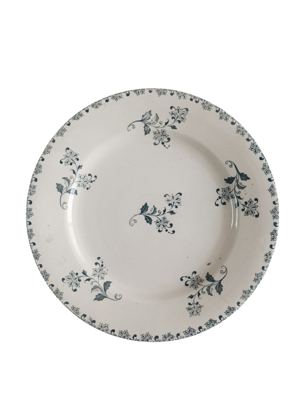 Assiette montée terre de fer Salins, Chantilly.